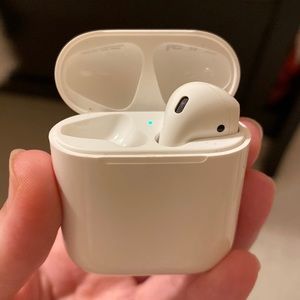 Apple AirPod + Charging Case